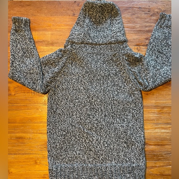 Wool Toggle Hoody, made with Donegal Yarns. Medium, NWOT - Picture 9 of 11